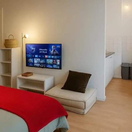 Charming Flat In Creative East شقة